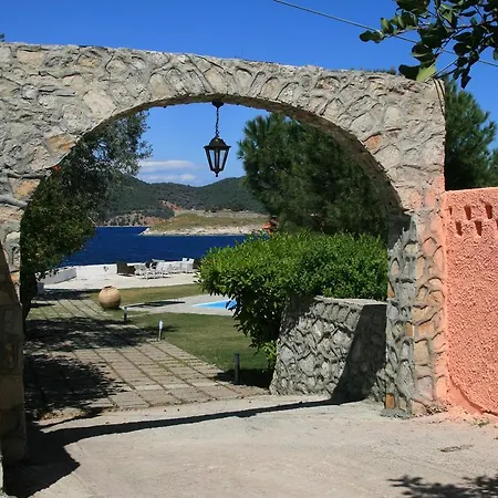 Aliki Beach Aparthotel 3*